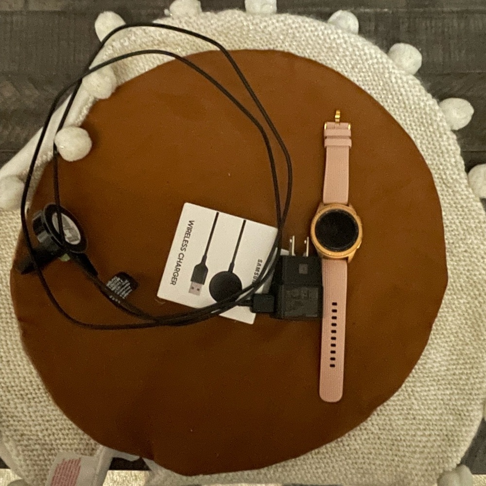 Samsung Galaxy S Smartwatch & Chargers